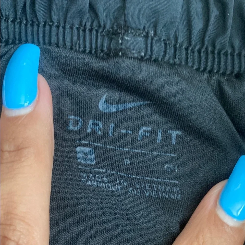 Nike Black and White Athletic Shorts with Dri-FIT Technology - Picture 7 of 7